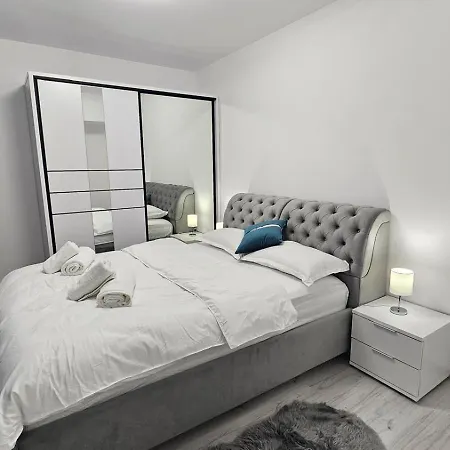 Apartment New World Militari Grand 3 *